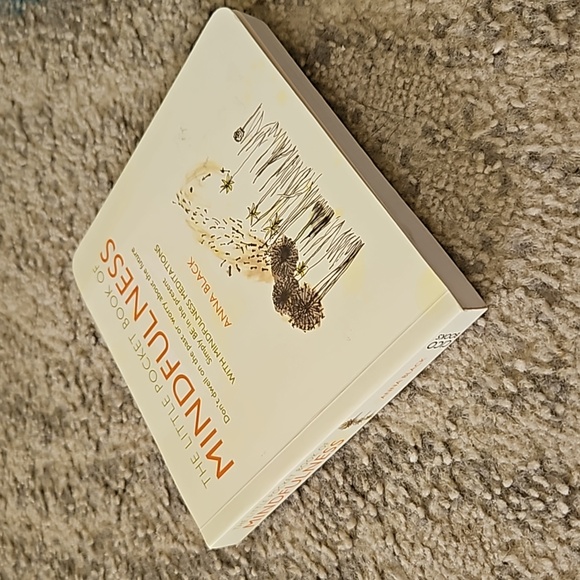 1/$7 or 2/$10 The Little Pocket Book of Mindfullness by Anna Black. - Picture 8 of 10